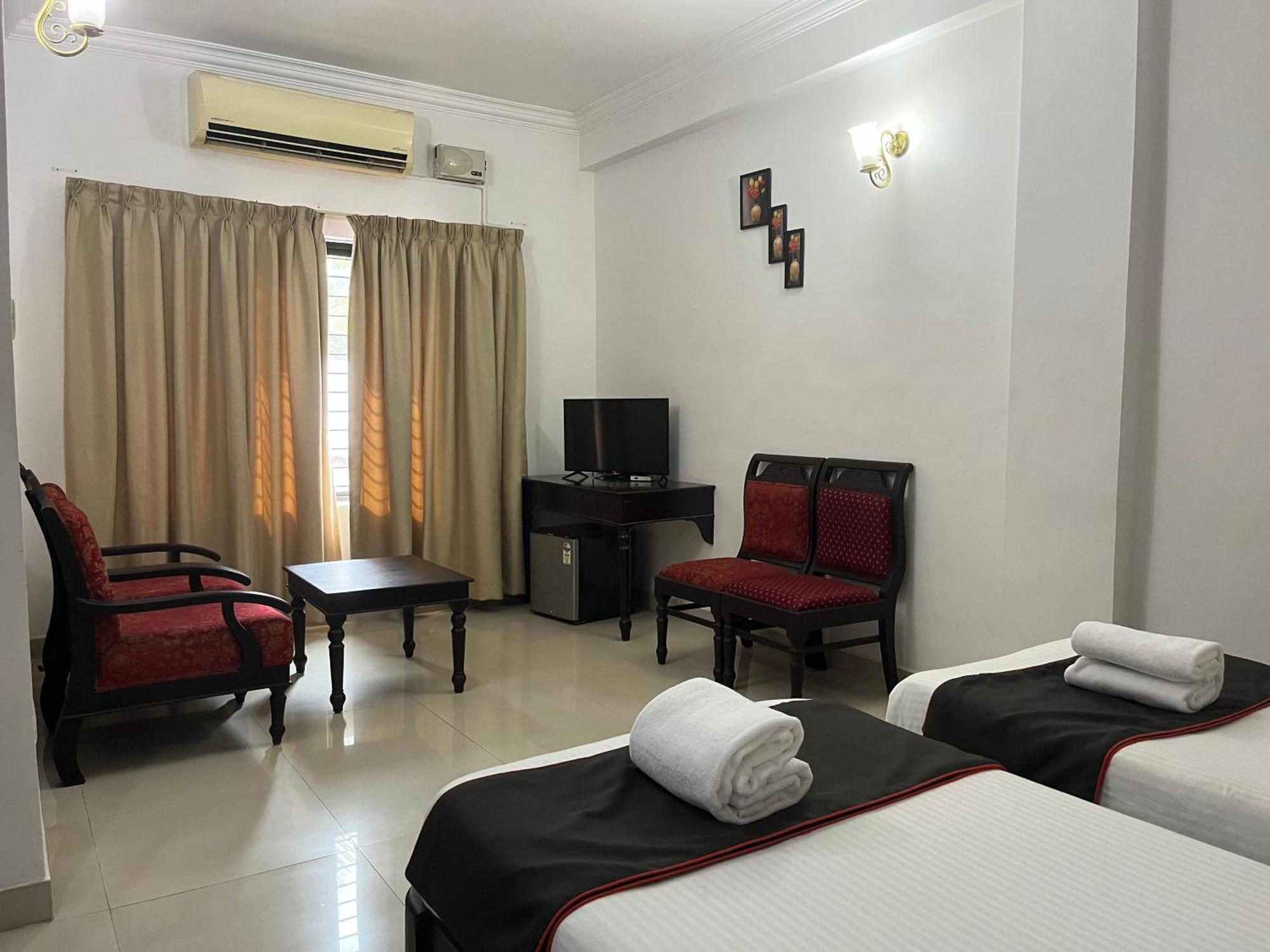 Gee Bee Palace Angamaly Eksteriør billede