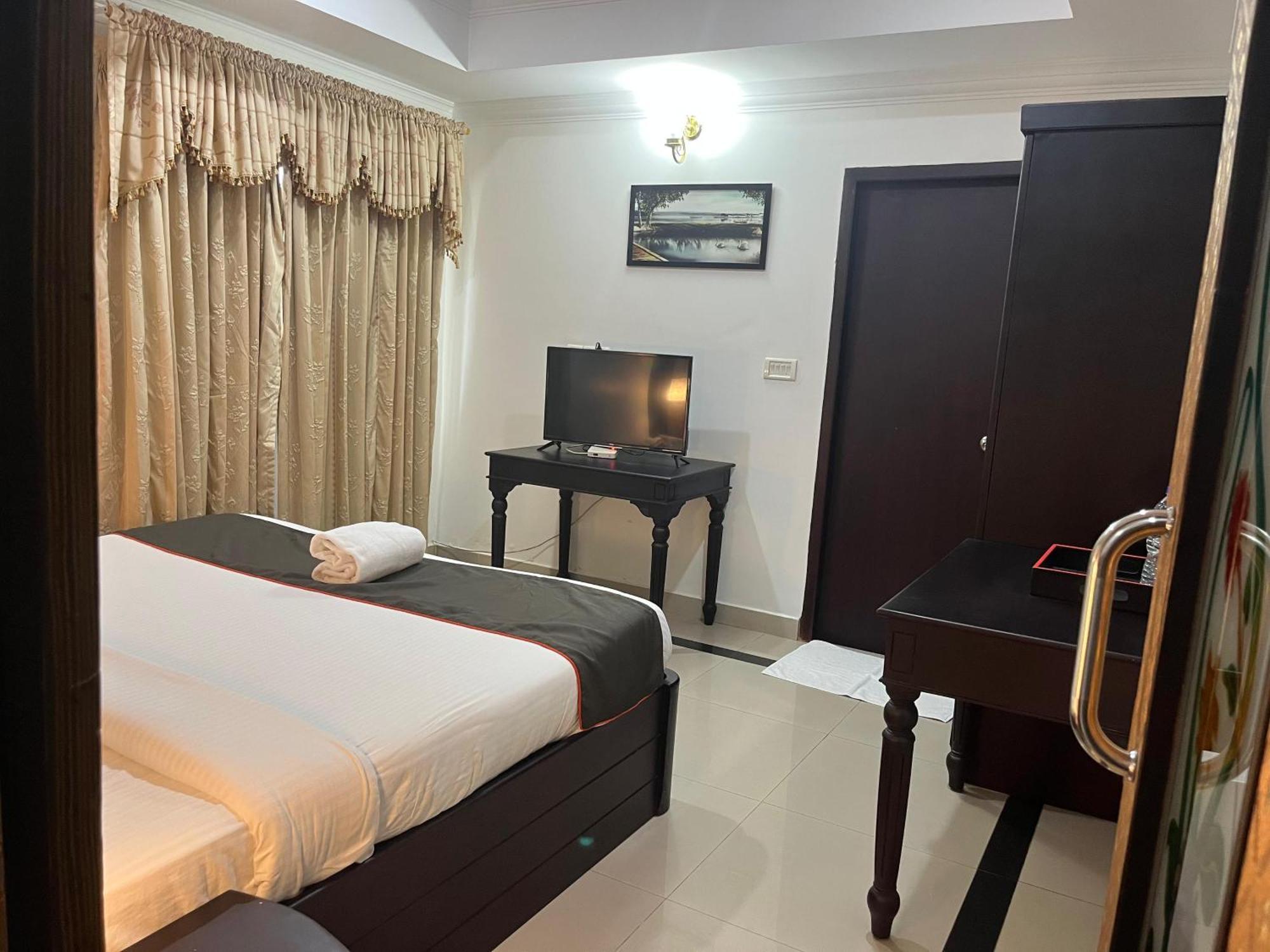 Gee Bee Palace Angamaly Eksteriør billede