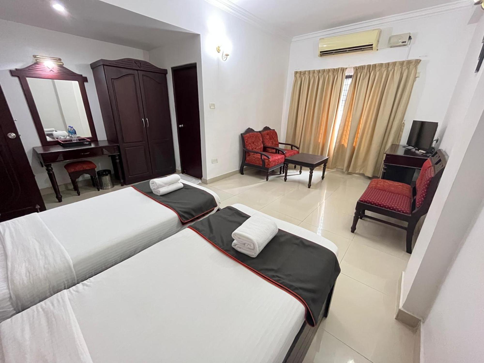 Gee Bee Palace Angamaly Eksteriør billede